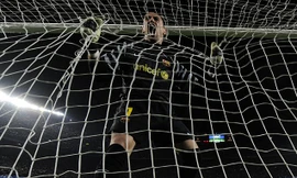 BẢN TIN Thể thao sáng: M.U bất ngờ chiêu mộ Valdes