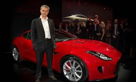 Hãng Jaguar đã tặng Mourinho một chiếc Jaguar F-TYPE Coupé vừa ra lò