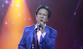 Chế Linh và vợ thứ 4 bên nhau trên mọi hành trình