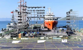 Chương trình nghệ thuật 'Mạnh giàu từ biển quê hương' tổ chức ở Quân cảng Nha Trang