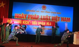 'Ngày Pháp luật' ở Đoàn Cận vệ thép