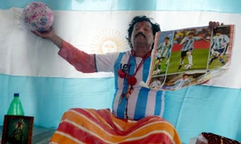 Gouramangi Mohanraj làm phép thỉnh cầu thần linh phù hộ Messi.