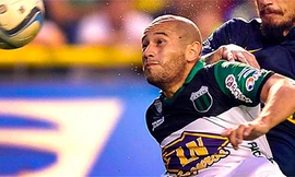 Espindola từng chơi ở giải Hạng nhất Argentina trong màu áo Racing Club.