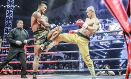 Nhất Long trong trận đấu với “Thánh Muay Thái” Buakaw.