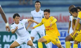 Nam Định (áo vàng) giành chiến thắng 2-0 trước HAGL. Ảnh: Như Ý