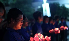 Hà Nội tắt đèn, thắp nến tưởng niệm đồng bào mất vì COVID-19