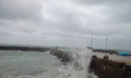 Bến cảng Lý Sơn sáng 9/1 không một bóng tàu.