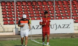 Đông Triều chưa thể tập luyện cùng các đồng đội. Ảnh: Zing