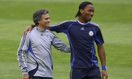 Drogba sẵn sàng về làm trợ lý cho Mourinho kể từ mùa tới .
