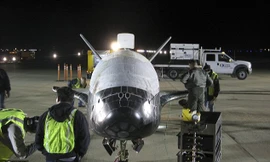 Tàu vũ trụ tối mật của Không quân Mỹ trở về trái đất