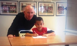 Cậu con trai Tyler của Ashley Young gia nhập Học viện Arsenal 