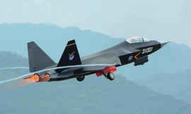 Trung Quốc bay thử tiêm kích tàng hình cho tàu sân bay