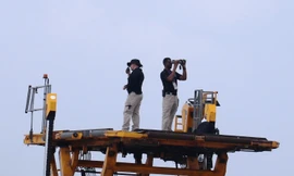 Mục kích mật vụ Mỹ bảo vệ Tổng thống Trump ở sân bay Đà Nẵng