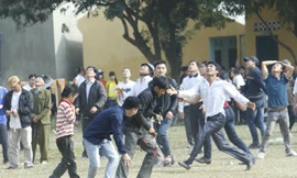 Độc đáo hội ném còn đầu xuân