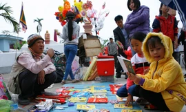 Chợ quê năm có một phiên