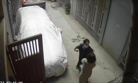 Bản tin 8H: Phó vụ trưởng của Bộ TN&MT đánh phụ nữ vì tranh cãi chỗ đỗ ô tô