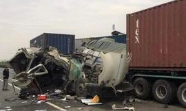 Nhiều xe container đâm liên hoàn trên quốc lộ, 3 người thương vong