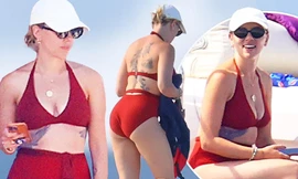 ‘Góa phụ đen’ Scarlett Johansson diện bikini lộ bụng ngấn mỡ vẫn gợi cảm