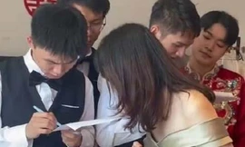 Nhà trai ‘vò đầu bứt tai’ giải đề IELTS mới được rước dâu