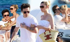 Vừa ôm hôn Brooklyn Beckham say đắm, Nicola Peltz lại thân thiết khoác tay trai lạ