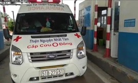 Bản tin 8H: Xác minh vụ 'xe cấp cứu' náo loạn trạm BOT