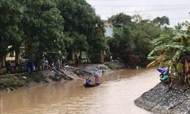 Bản tin 8H: Tìm thấy thi thể phụ nữ mắc COVID-19 dưới sông