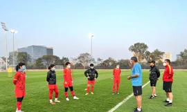 Tuyển nữ Việt Nam tổn thất lực lượng nghiêm trọng, ra sân tập với 5 cầu thủ