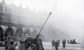 Nín thở xem video Hồng quân Liên Xô chiến đấu chống quân phát xít tại Ba Lan