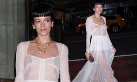 Lily Allen mặc váy xuyên thấu khoe vòng một phản cảm đi sự kiện