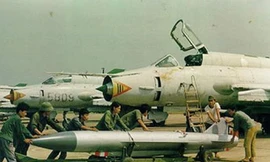 Không quân Việt Nam bảo vệ Trường Sa từ khi nào?