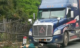 Sang đường không quan sát, người đi xe máy bị xe đầu kéo đâm tử vong