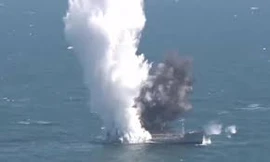 Tàu ngầm Thổ Nhĩ Kỳ phóng ngư lôi bắn vỡ tàu mục tiêu trên Biển Đen