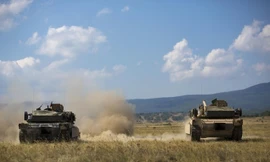 Uy lực chiến tăng M1A1 Abrams trong huấn luyện chiến đấu