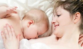 Tại sao bé trai, bé gái lại nhận dinh dưỡng khác nhau từ sữa mẹ?