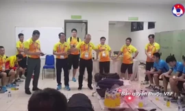 HLV Park Hang-seo động viên học trò sau trận khổ chiến với Bahrain