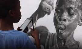 Biệt tài vẽ tranh y như thật của cậu bé nghèo châu Phi