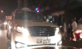 Tài xế ép hàng loạt xe máy, ôtô nhập đúng làn ở Đà Nẵng