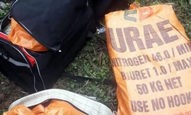 Hai ô tô chở 288 bánh heroin lao vào cảnh sát để tháo chạy