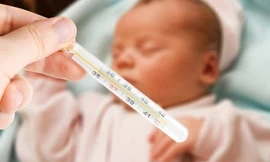 8 bước xử lý khi trẻ bị sốt