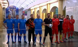 Người Nga đá bóng dưới lòng đất chào đón World Cup 2018