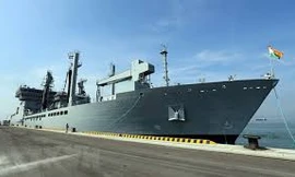 [VIDEO] Ba tàu hải quân Ấn Độ ở Cảng Tiên Sa