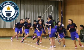 Một phút nhảy dây phá kỷ lục Guinness của học sinh Nhật Bản