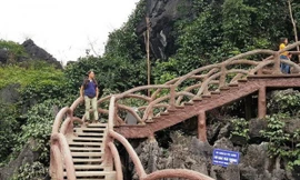 Đường lên núi 2.000 bậc ở Tràng An Cổ xây dựng trái phép thế nào