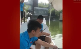 'Cười vỡ bụng' với màn câu cá của Quang Hải, Bùi Tiến Dũng, Đức Chinh