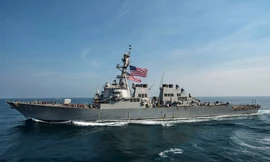 Tàu khu trục Mỹ làm Trung Quốc nổi giận