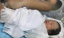 Xem tài xế giải cứu bé sơ sinh bị bỏ rơi dưới bể phốt