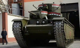 Cận cảnh xe tăng 'quái vật' T-35 của Nga lăn bánh