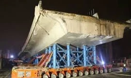 Cỗ máy tự hành vận chuyển thân cầu nặng 3.050 tấn