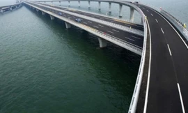 Cầu vượt biển dài 36 km của Trung Quốc nhìn từ trên cao