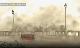 Bão Mangkhut: Sóng cao 4m, dồn dập tấn công như ngày tận thế